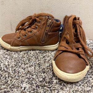 Super cute Cat and Jack boots in great condition